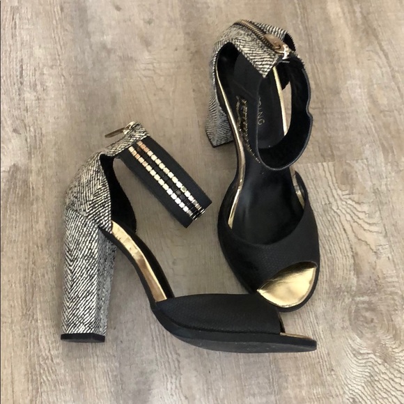 SPRING - Two-toned heels with gold details - Picture 1 of 6